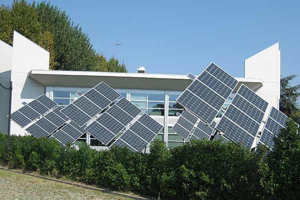 5 Compelling Benefits of Installing Solar Panels at Home